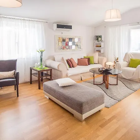 Apartamento Ivana 2435 *